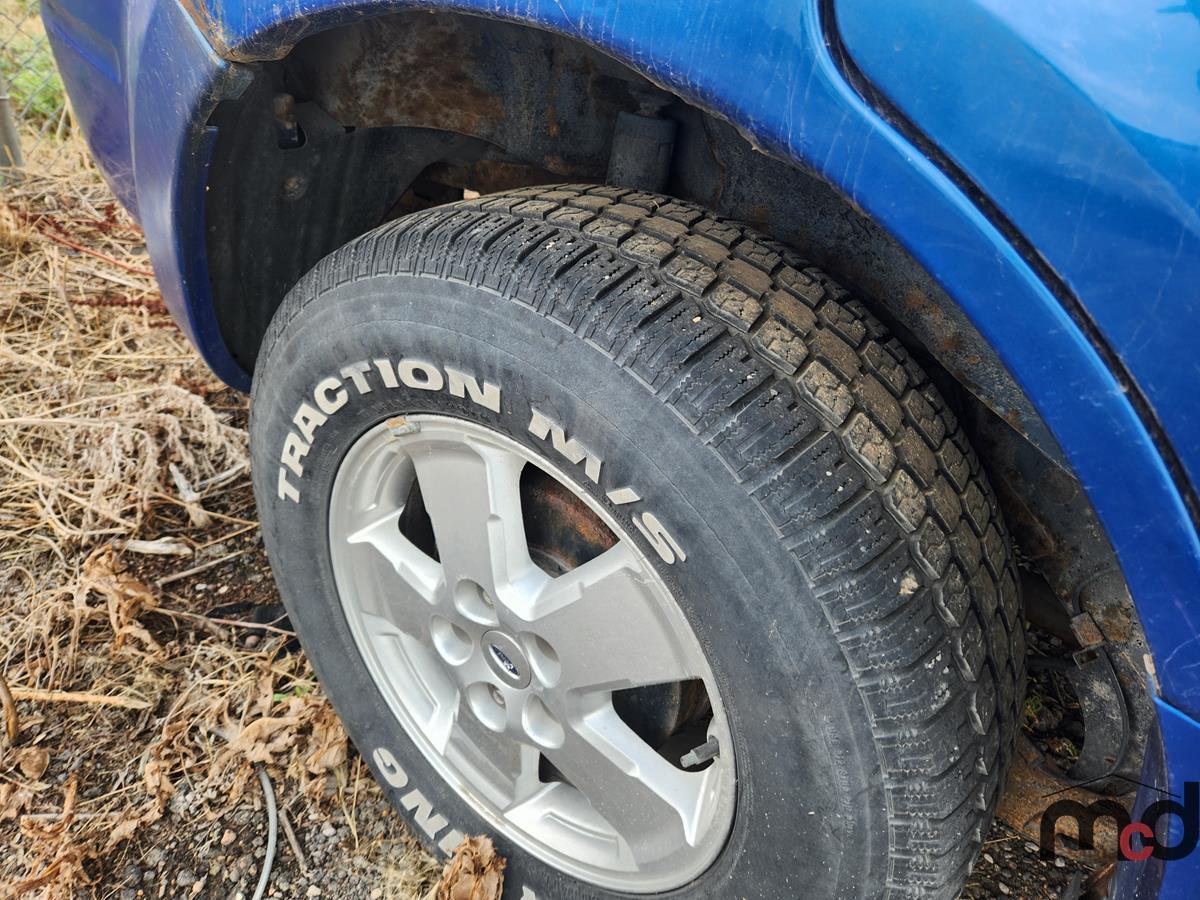 SALVAGE UNIT 2011 Ford Escape SUV (Blue)